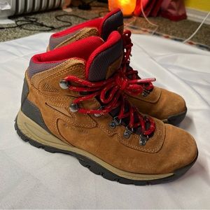 Columbia waterproof hiking shoes size 8
